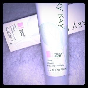 Face cleanse for dry to sensitive skin